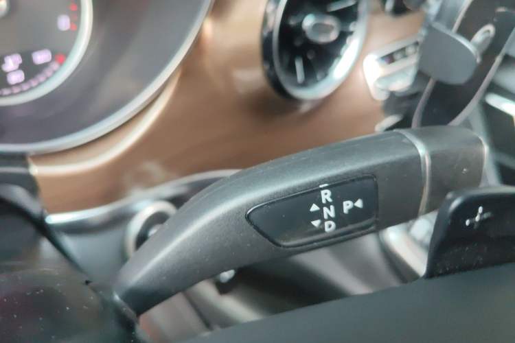 Used Mercedes-Benz V-Class 2021 V 260 Prestige Edition Gear Lever