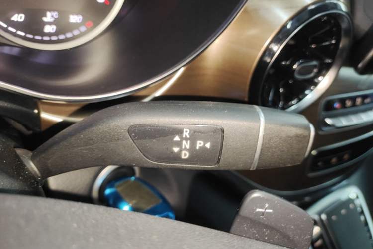 Used Mercedes-Benz V-Class 2021 V 260 L Long-wheelbase Luxury Edition Gear Lever