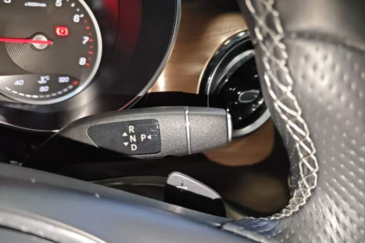 Used Mercedes-Benz V-Class 2021 V 260 Prestige Edition Gear Lever