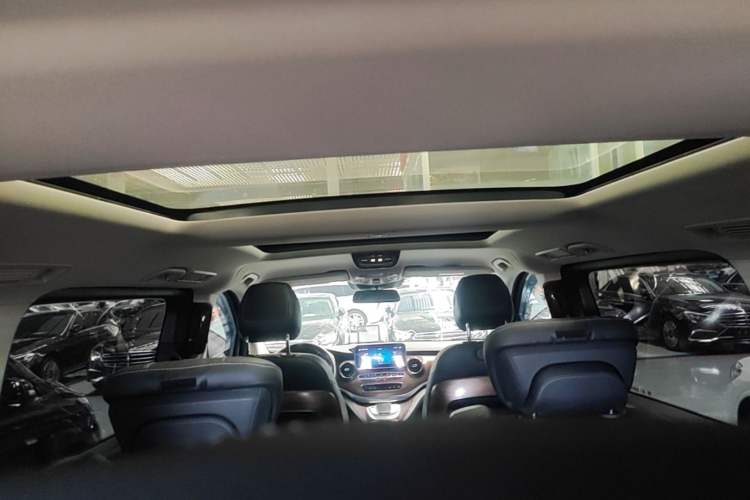 Used Mercedes-Benz V-Class 2021 V 260 Prestige Edition Headliner
