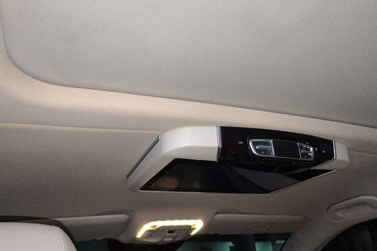 Used Mercedes-Benz V-Class 2021 V 260 Avantgarde Edition Headliner