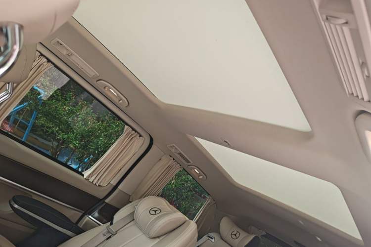 Used Mercedes-Benz V-Class 2021 V 260 Avantgarde Edition Headliner