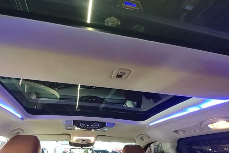 Used Mercedes-Benz V-Class 2021 V 260 L Long Wheelbase Prestige Edition Headliner