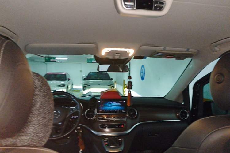 Used Mercedes-Benz V-Class 2021 V 260 Avantgarde Edition Headliner