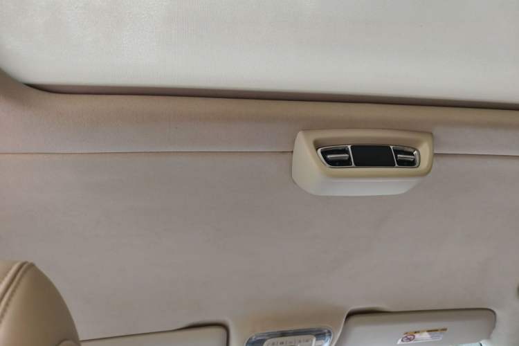 Used Mercedes-Benz V-Class 2021 V 260 L Long-wheelbase Luxury Edition Headliner