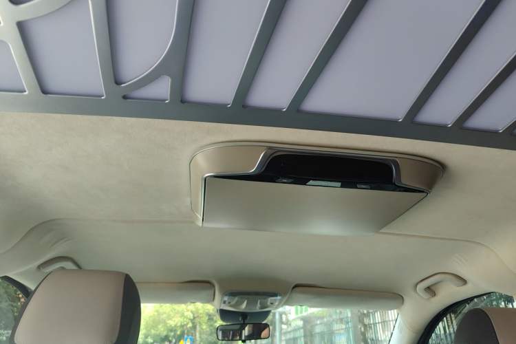 Used Mercedes-Benz V-Class 2021 V 260 Avantgarde Edition Headliner