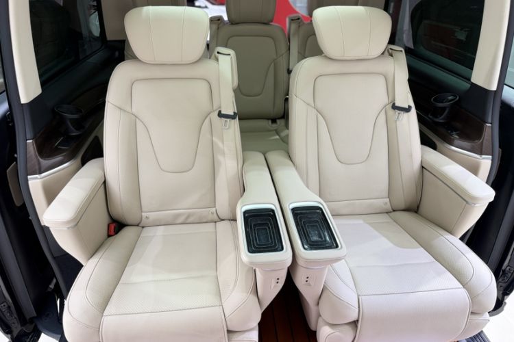 Used Mercedes-Benz V-Class 2021 V 260 Avantgarde Edition Headliner