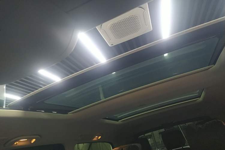 Used Mercedes-Benz V-Class 2021 V 260 L Long Wheelbase Prestige Edition Headliner