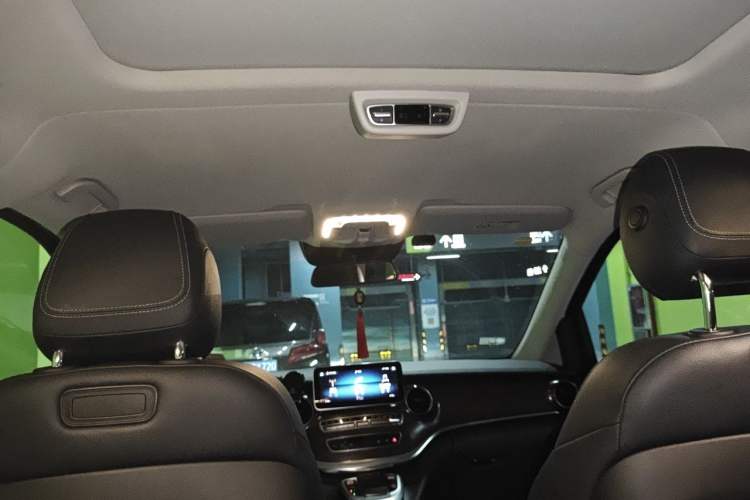 Used Mercedes-Benz V-Class 2021 V 260 Avantgarde Edition Headliner