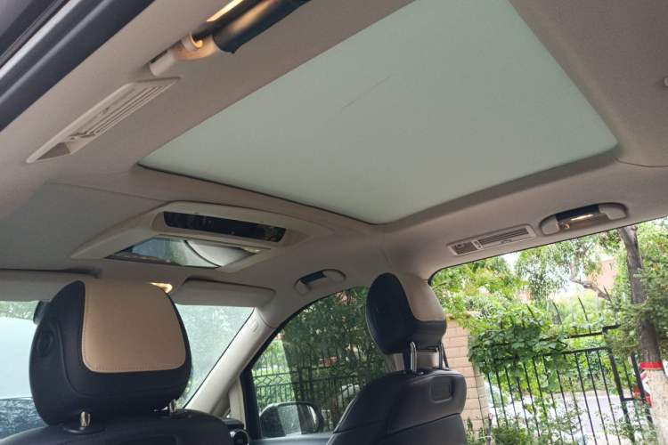 Used Mercedes-Benz V-Class 2021 V 260 Avantgarde Edition Headliner