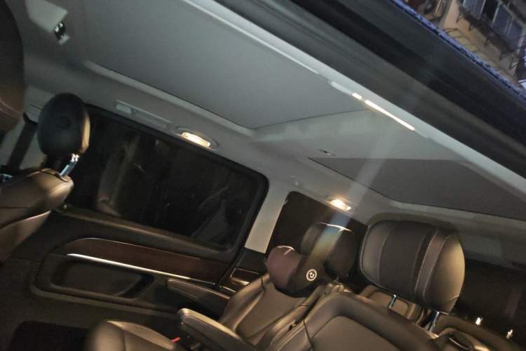 Used Mercedes-Benz V-Class 2021 V 260 Avantgarde Edition Headliner