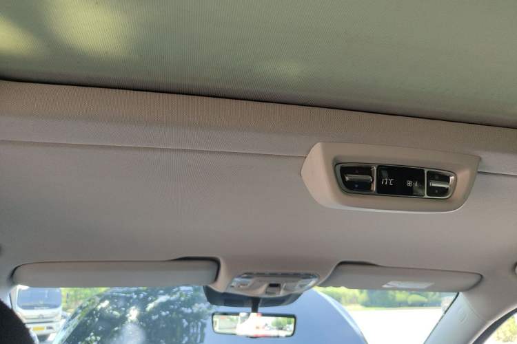 Used Mercedes-Benz V-Class 2021 V 260 L Long Wheelbase Prestige Edition Headliner