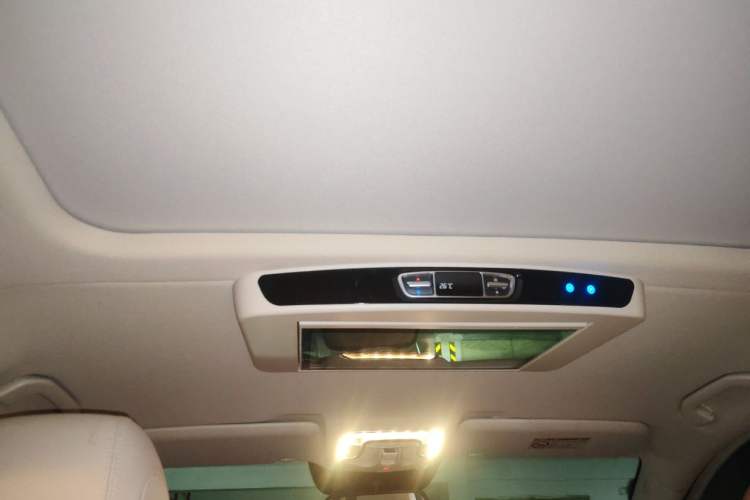 Used Mercedes-Benz V-Class 2021 V 260 Avantgarde Edition Headliner