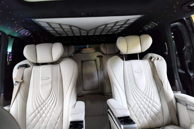 Used Mercedes-Benz V-Class 2021 V 260 Avantgarde Edition Headliner