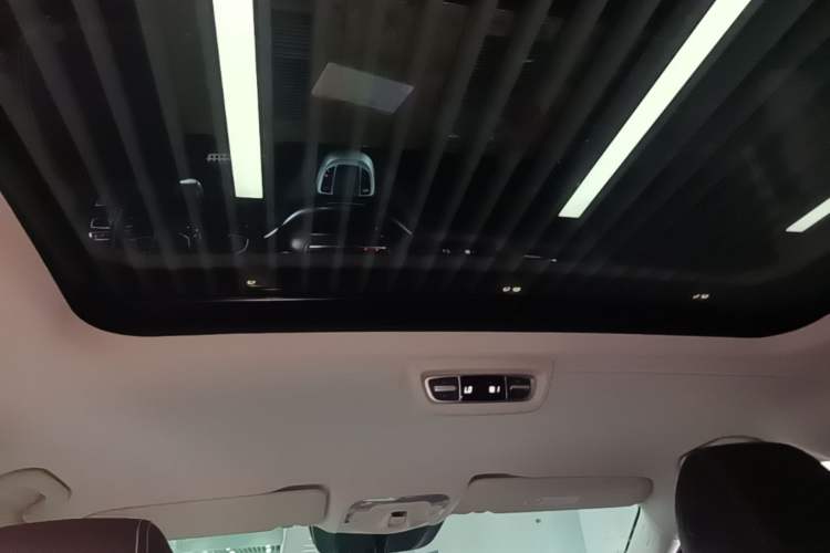 Used Mercedes-Benz V-Class 2021 V 260 L Long-wheelbase Luxury Edition Headliner