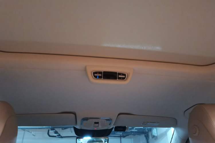 Used Mercedes-Benz V-Class 2021 V 260 L Long-wheelbase Luxury Edition Headliner