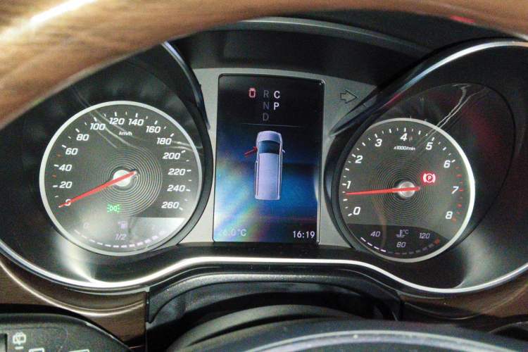 Used Mercedes-Benz V-Class 2021 V 260 Avantgarde Edition Instrument Cluster