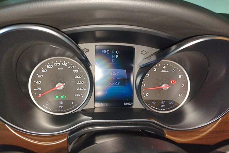 Used Mercedes-Benz V-Class 2021 V 260 Avantgarde Edition Instrument Cluster