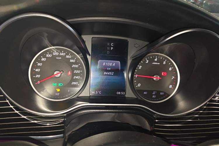 Used Mercedes-Benz V-Class 2021 V 260 Avantgarde Edition Instrument Cluster