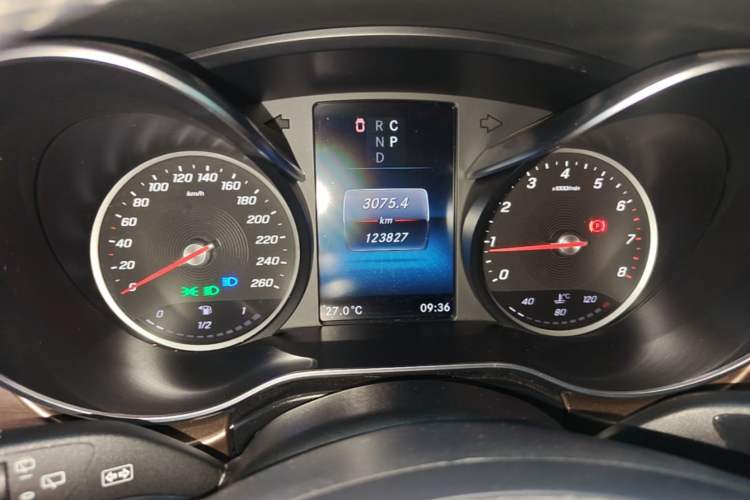 Used Mercedes-Benz V-Class 2021 V 260 Prestige Edition Instrument Cluster