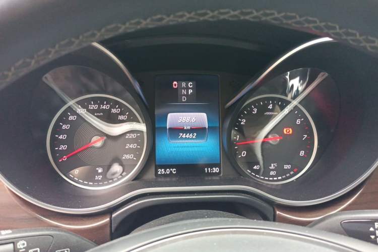 Used Mercedes-Benz V-Class 2021 V 260 Avantgarde Edition Instrument Cluster