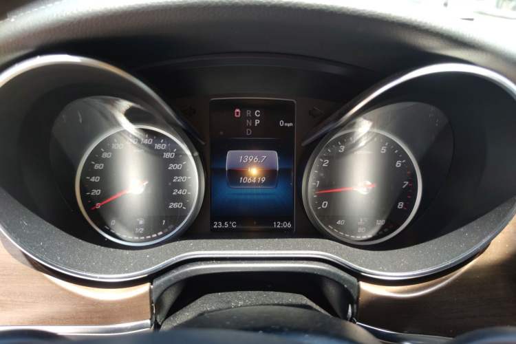 Used Mercedes-Benz V-Class 2021 V 260 Prestige Edition Instrument Cluster