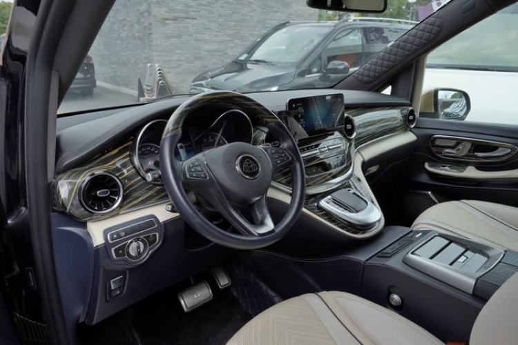 Used Mercedes-Benz V-Class 2021 V 260 L Long Wheelbase Prestige Edition Interior 1