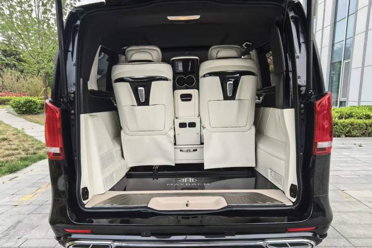 Used Mercedes-Benz V-Class 2021 V 260 Avantgarde Edition Interior 1