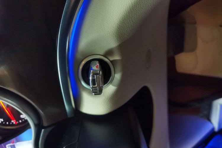 Used Mercedes-Benz V-Class 2021 V 260 Avantgarde Edition Interior 1