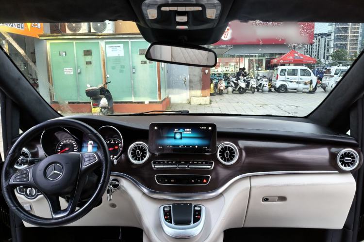 Used Mercedes-Benz V-Class 2021 V 260 Avantgarde Edition Interior 1