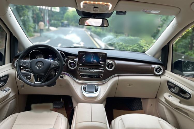 Used Mercedes-Benz V-Class 2021 V 260 Avantgarde Edition Interior 11