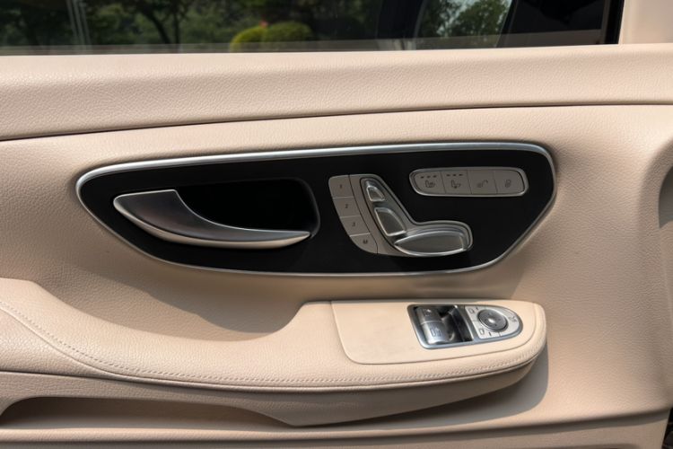 Used Mercedes-Benz V-Class 2021 V 260 L Long-wheelbase Luxury Edition Interior 12