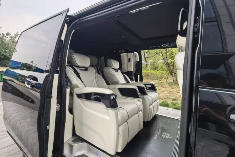 Used Mercedes-Benz V-Class 2021 V 260 Avantgarde Edition Interior 3