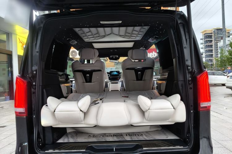 Used Mercedes-Benz V-Class 2021 V 260 Avantgarde Edition Interior 3