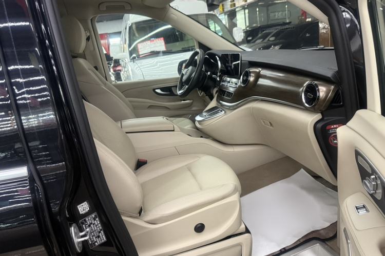 Used Mercedes-Benz V-Class 2021 V 260 Prestige Edition Interior 4