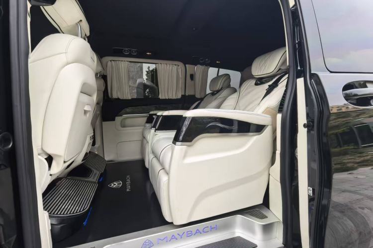 Used Mercedes-Benz V-Class 2021 V 260 Avantgarde Edition Interior 4