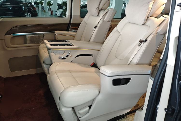 Used Mercedes-Benz V-Class 2021 V 260 L Long-wheelbase Luxury Edition Interior 4
