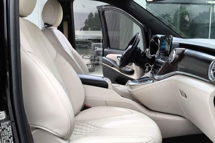 Used Mercedes-Benz V-Class 2021 V 260 Avantgarde Edition Interior 5