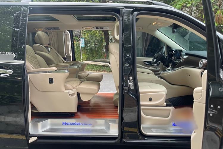 Used Mercedes-Benz V-Class 2021 V 260 Avantgarde Edition Interior 6