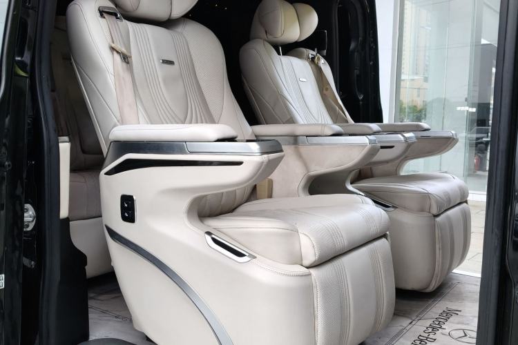 Used Mercedes-Benz V-Class 2021 V 260 Avantgarde Edition Interior 6
