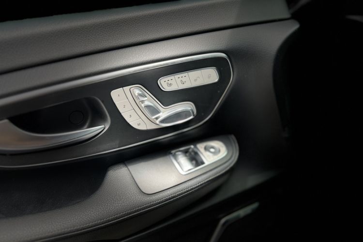 Used Mercedes-Benz V-Class 2021 V 260 Prestige Edition Interior 7
