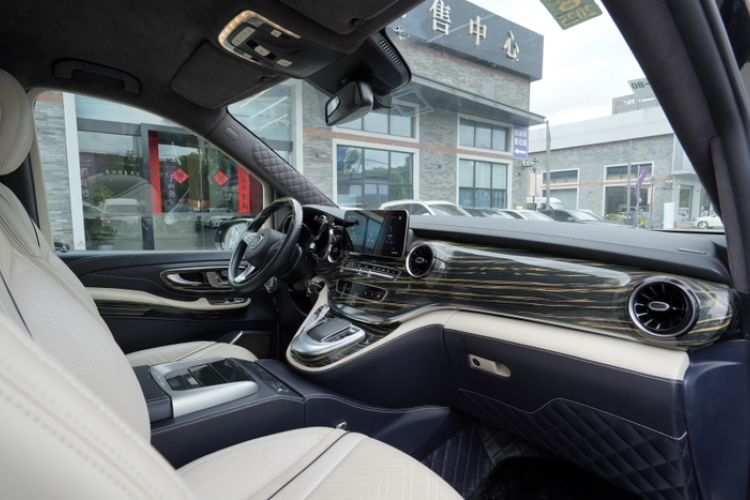Used Mercedes-Benz V-Class 2021 V 260 L Long Wheelbase Prestige Edition Interior 7