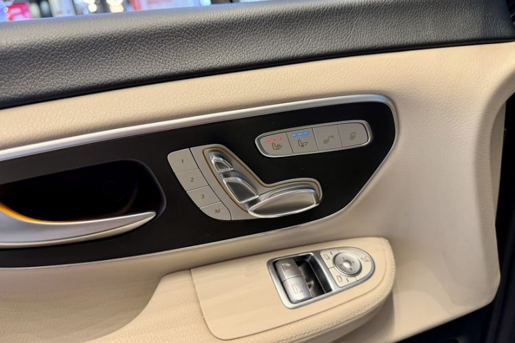 Used Mercedes-Benz V-Class 2021 V 260 Prestige Edition Interior 7