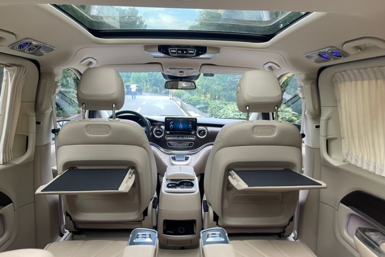 Used Mercedes-Benz V-Class 2021 V 260 Avantgarde Edition Interior 7