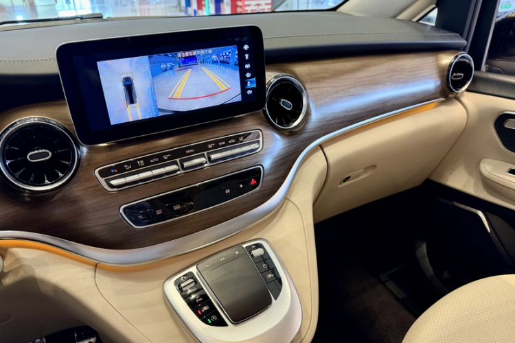 Used Mercedes-Benz V-Class 2021 V 260 Prestige Edition Interior 8