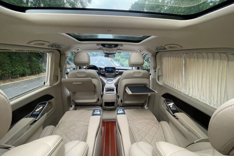 Used Mercedes-Benz V-Class 2021 V 260 Avantgarde Edition Interior 8