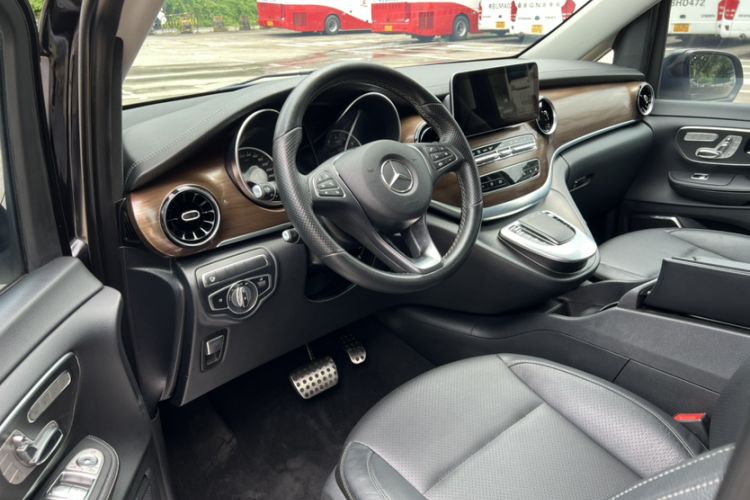 Used Mercedes-Benz V-Class 2021 V 260 Prestige Edition Interior 9