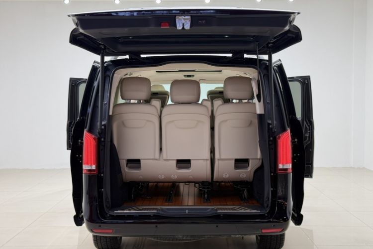 Used Mercedes-Benz V-Class 2021 V 260 Avantgarde Edition Interior 9