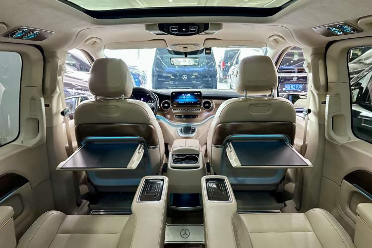Used Mercedes-Benz V-Class 2021 V 260 L Long-wheelbase Luxury Edition Interior 9