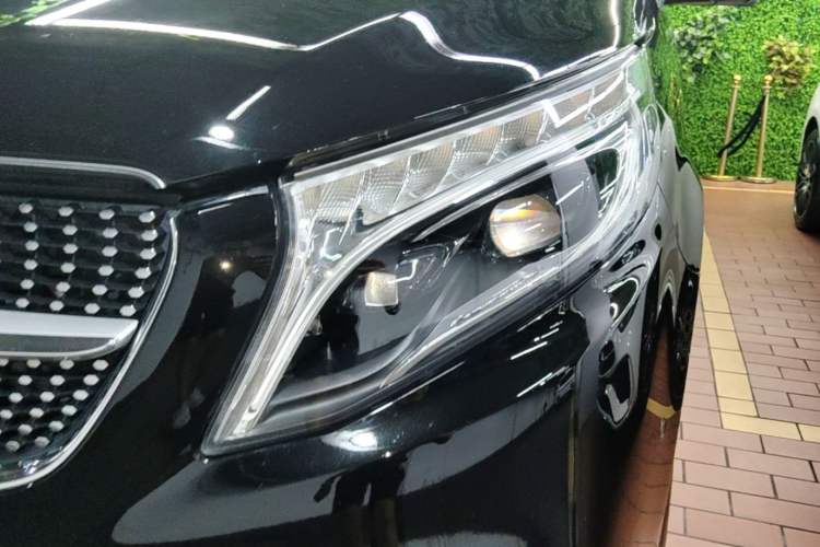Used Mercedes-Benz V-Class 2021 V 260 L Long Wheelbase Prestige Edition Left Front Headlight